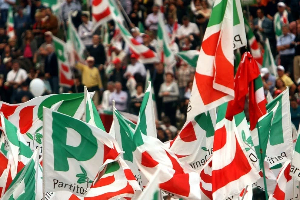 Bandiere del Partito Democratico durante una manifestazione